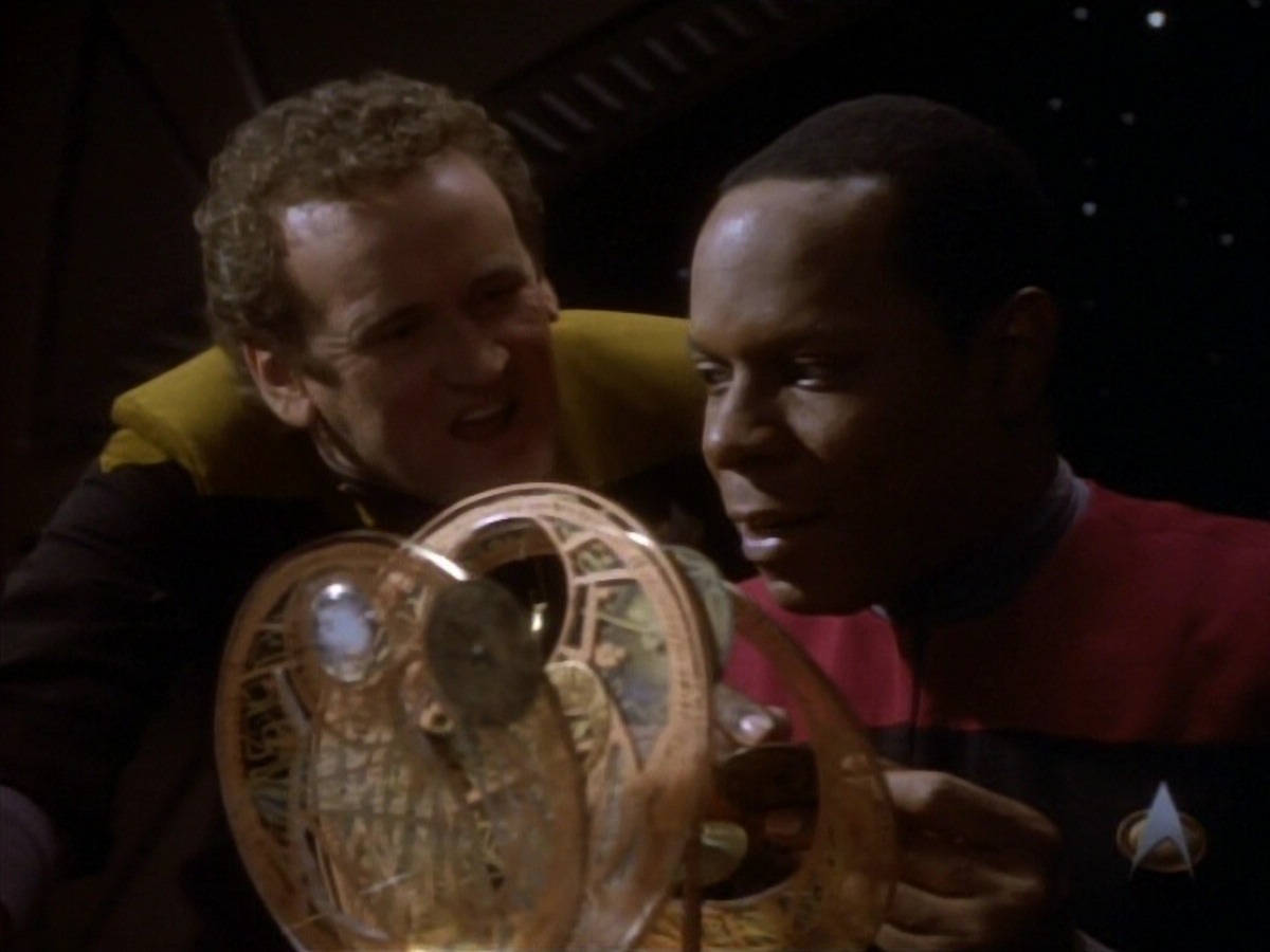extant_StarTrekDS9_1x18-DramatisPersonae_02749.jpg
