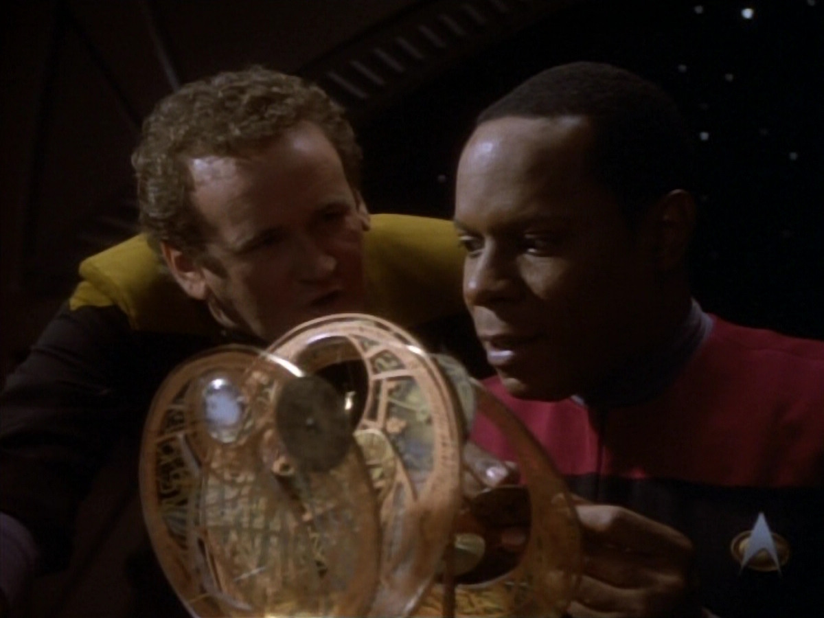 extant_StarTrekDS9_1x18-DramatisPersonae_02750.jpg