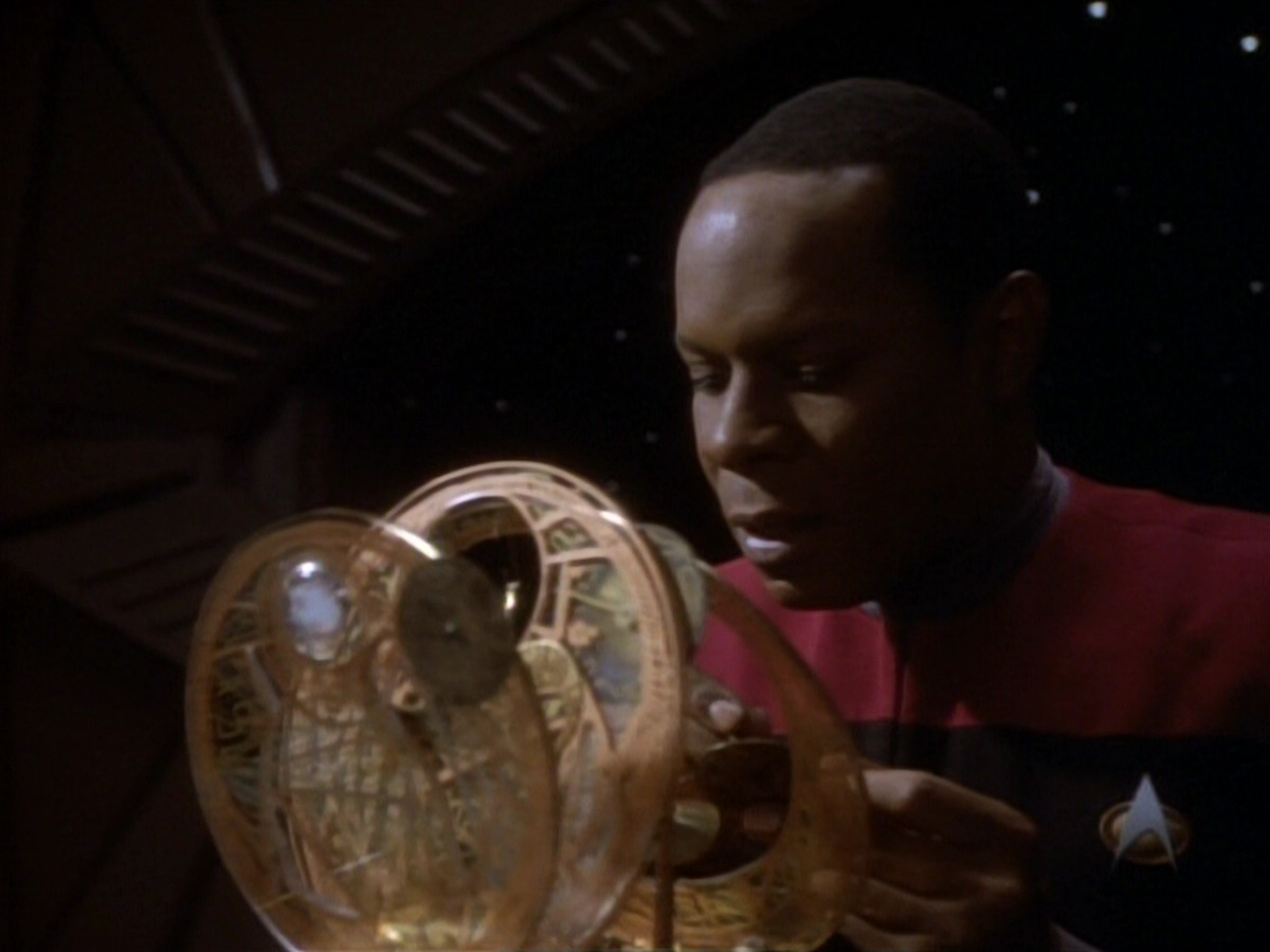 extant_StarTrekDS9_1x18-DramatisPersonae_02758.jpg