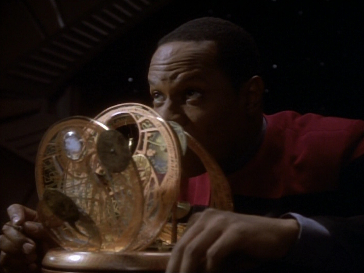 extant_StarTrekDS9_1x18-DramatisPersonae_02816.jpg