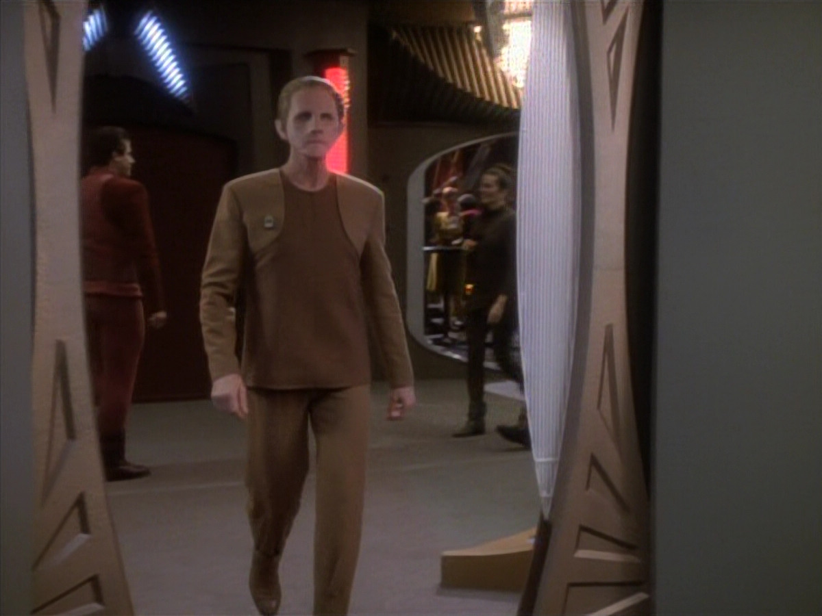 extant_StarTrekDS9_1x18-DramatisPersonae_02838.jpg