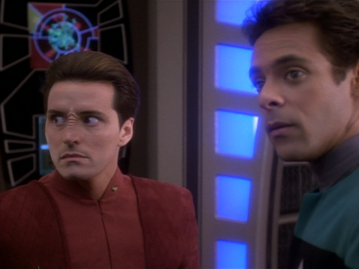 extant_StarTrekDS9_1x18-DramatisPersonae_02842.jpg