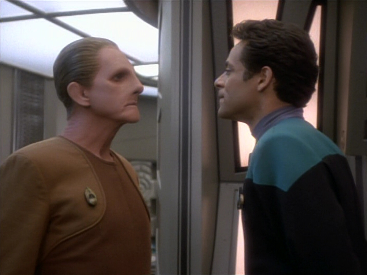 extant_StarTrekDS9_1x18-DramatisPersonae_02858.jpg