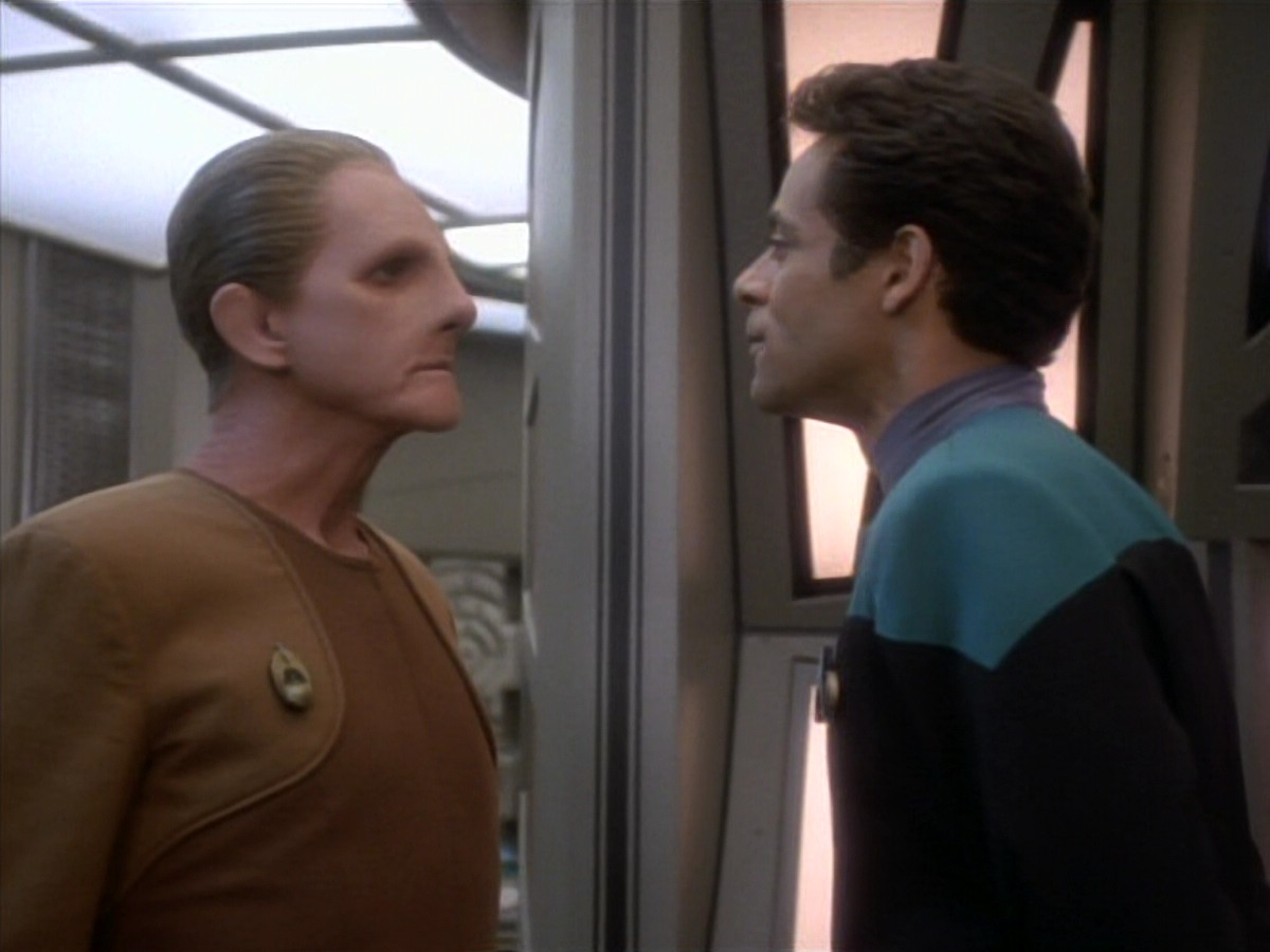 extant_StarTrekDS9_1x18-DramatisPersonae_02860.jpg