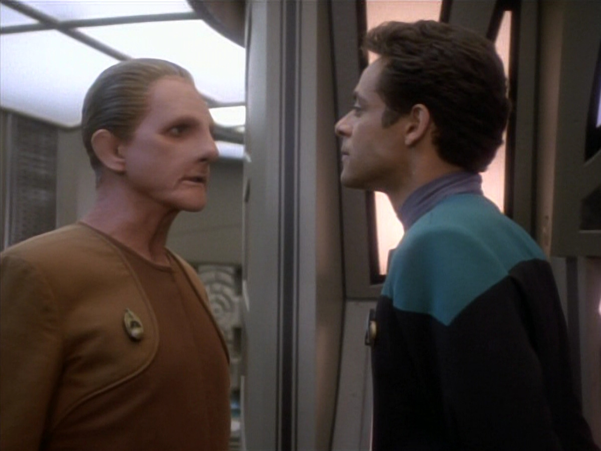 extant_StarTrekDS9_1x18-DramatisPersonae_02863.jpg