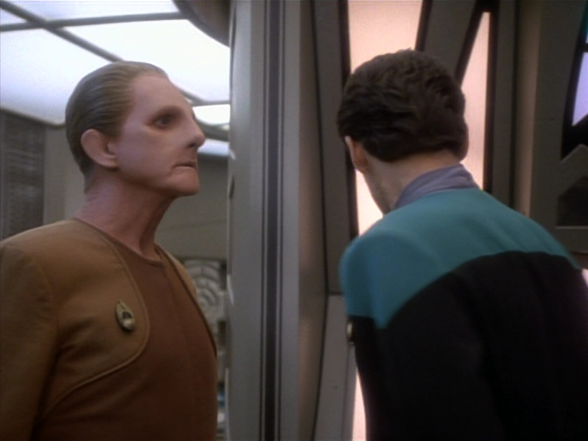 extant_StarTrekDS9_1x18-DramatisPersonae_02867.jpg