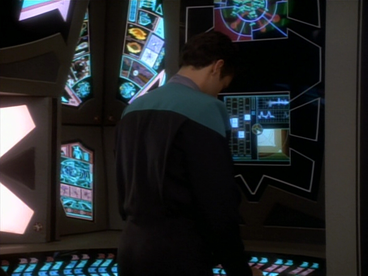 extant_StarTrekDS9_1x18-DramatisPersonae_02872.jpg