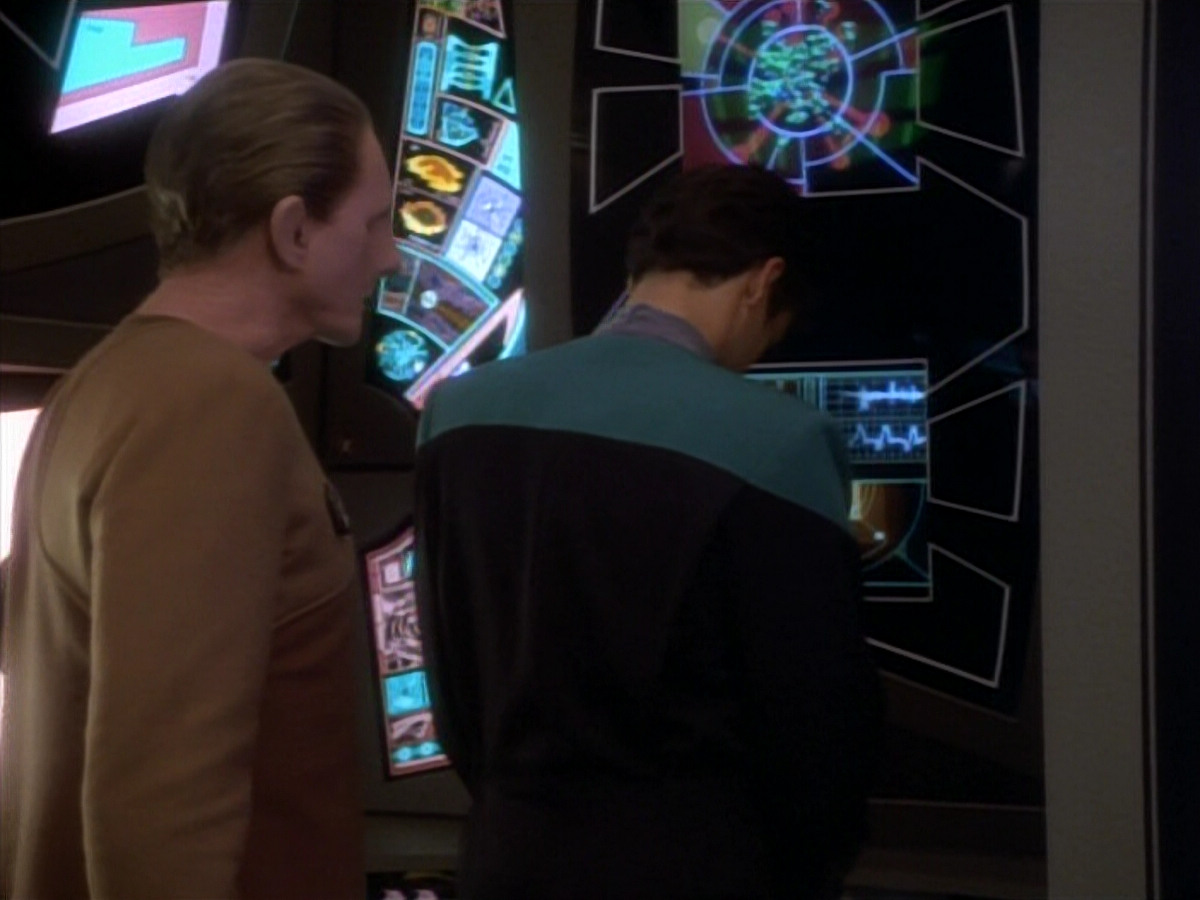 extant_StarTrekDS9_1x18-DramatisPersonae_02881.jpg