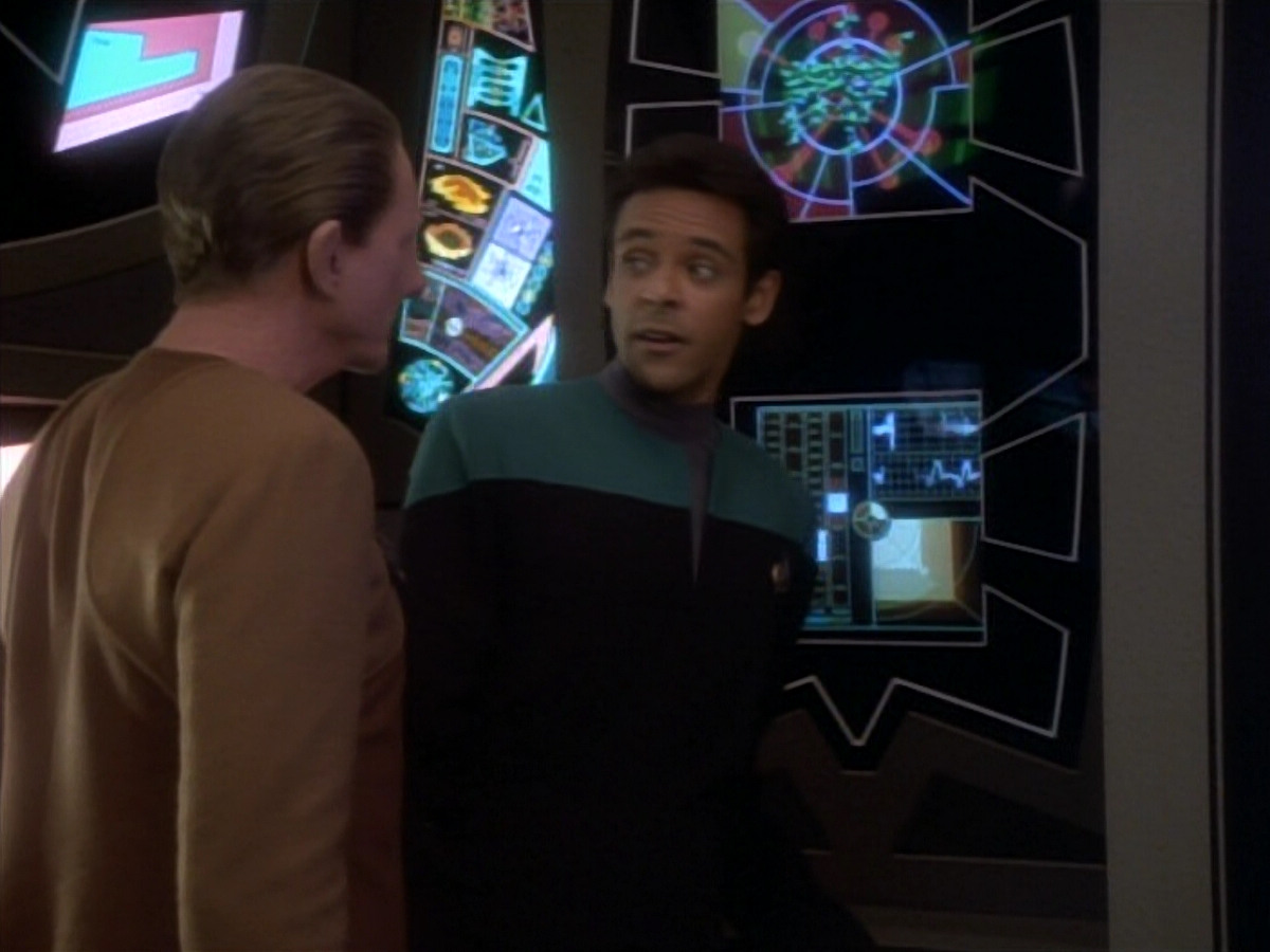 extant_StarTrekDS9_1x18-DramatisPersonae_02884.jpg