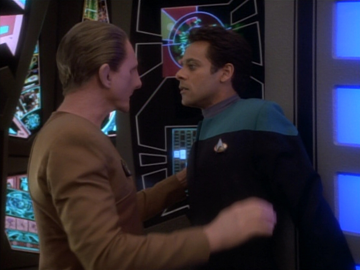 extant_StarTrekDS9_1x18-DramatisPersonae_02909.jpg