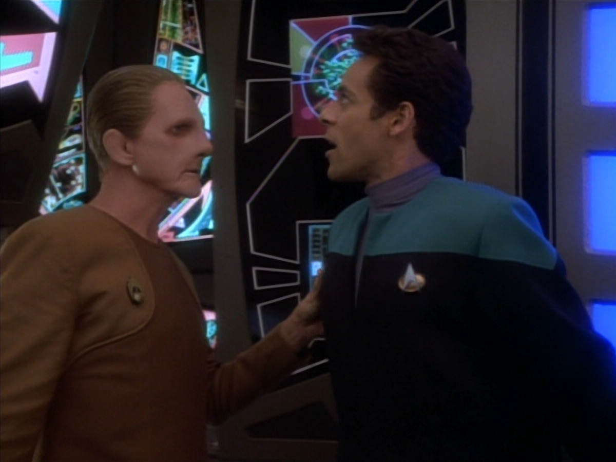 extant_StarTrekDS9_1x18-DramatisPersonae_02914.jpg