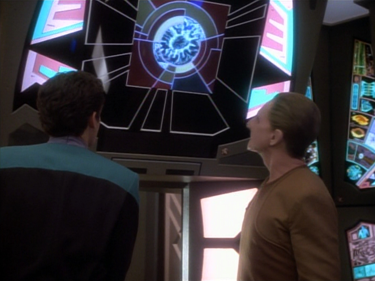extant_StarTrekDS9_1x18-DramatisPersonae_02923.jpg