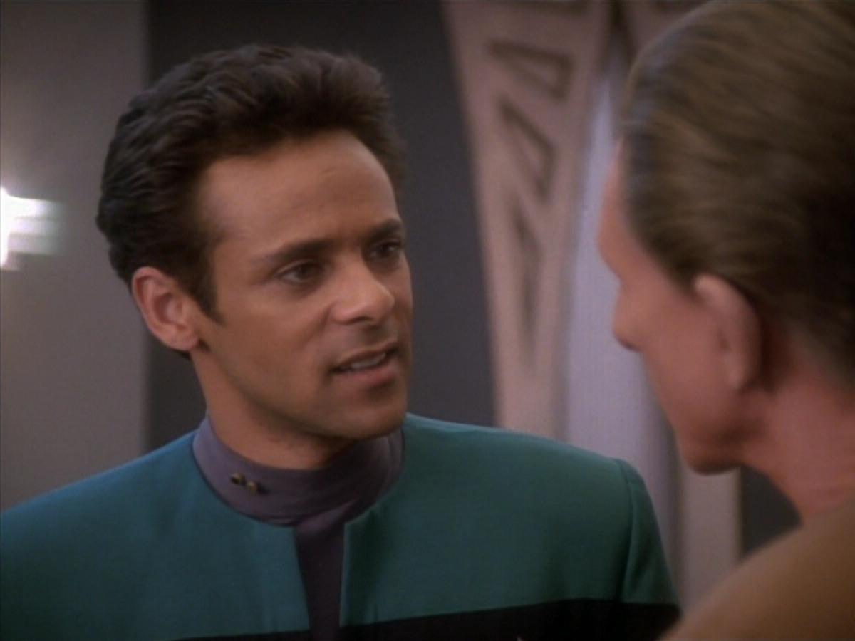 extant_StarTrekDS9_1x18-DramatisPersonae_02964.jpg