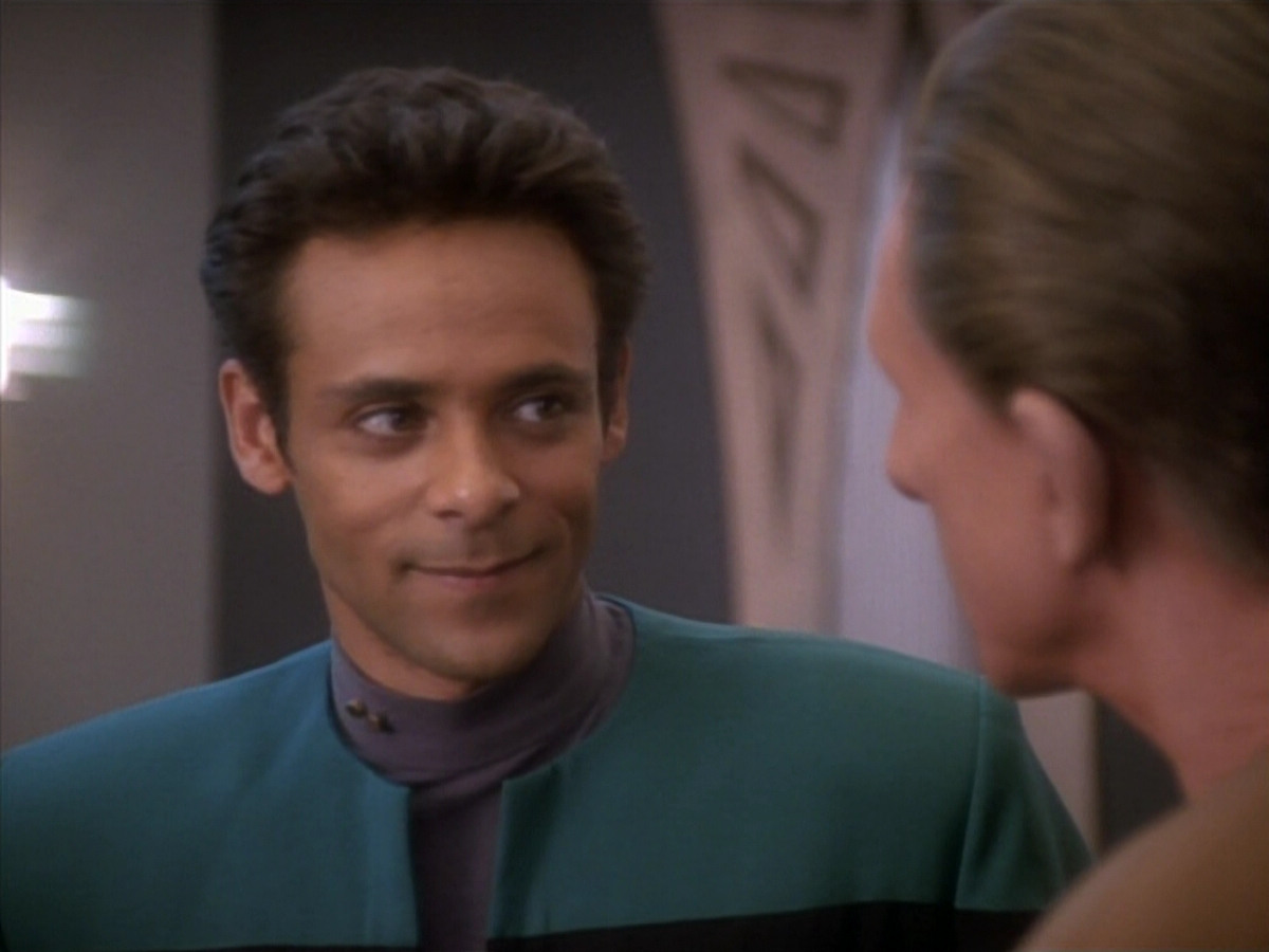 extant_StarTrekDS9_1x18-DramatisPersonae_02984.jpg