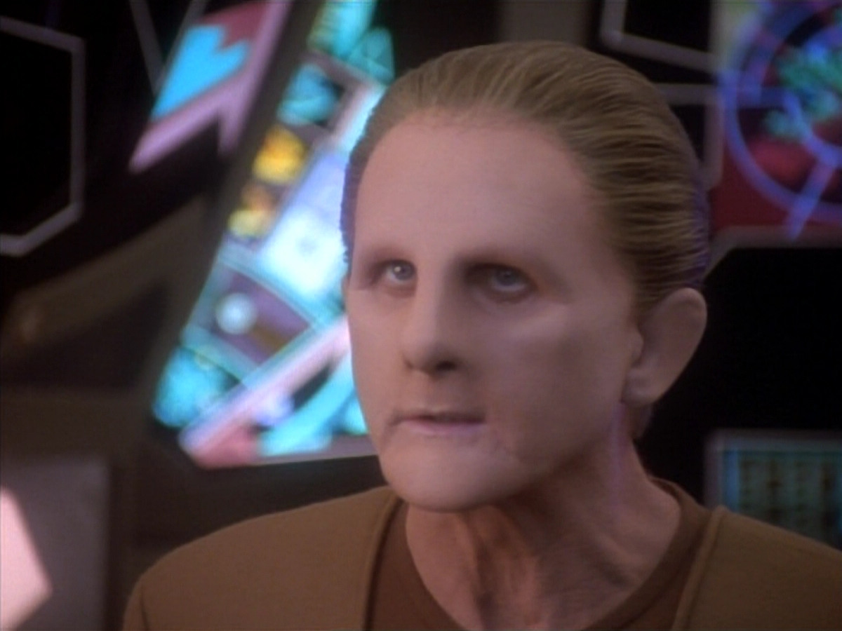 extant_StarTrekDS9_1x18-DramatisPersonae_03016.jpg