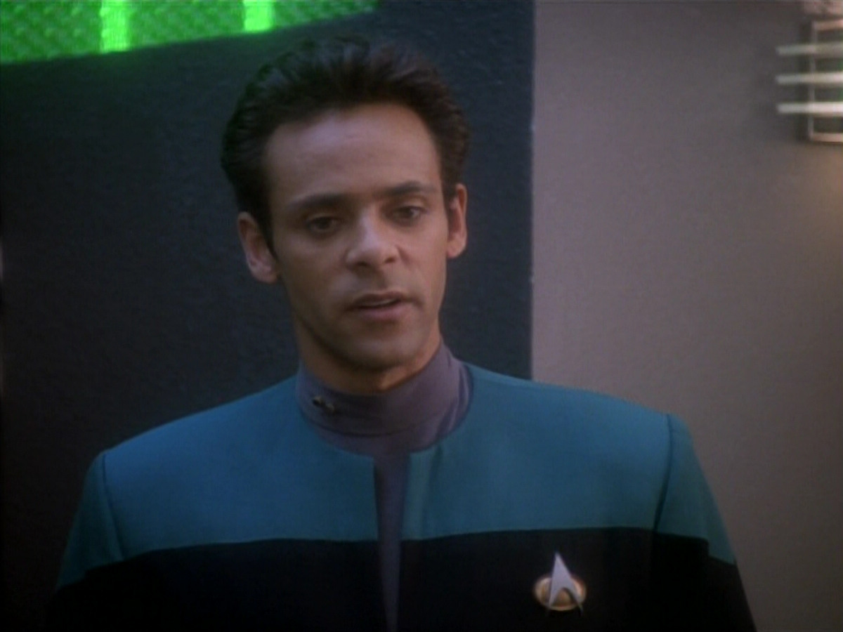 extant_StarTrekDS9_1x18-DramatisPersonae_03024.jpg