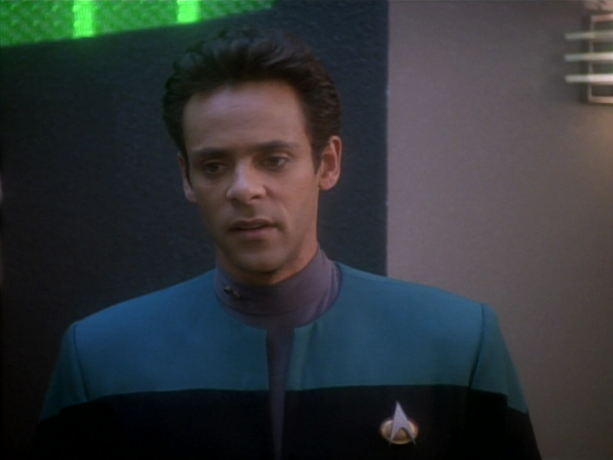 extant_StarTrekDS9_1x18-DramatisPersonae_03025.jpg