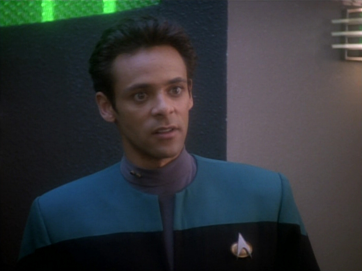 extant_StarTrekDS9_1x18-DramatisPersonae_03039.jpg