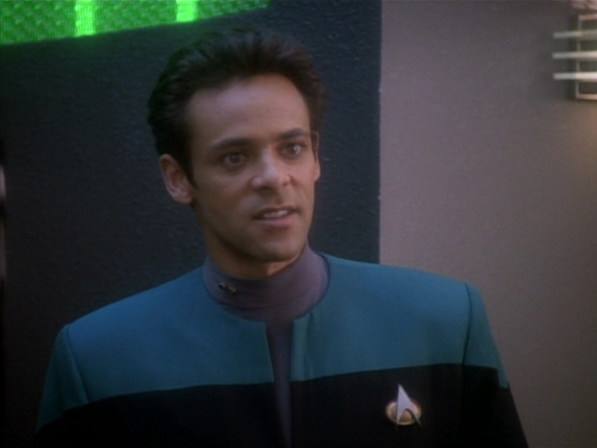 extant_StarTrekDS9_1x18-DramatisPersonae_03042.jpg