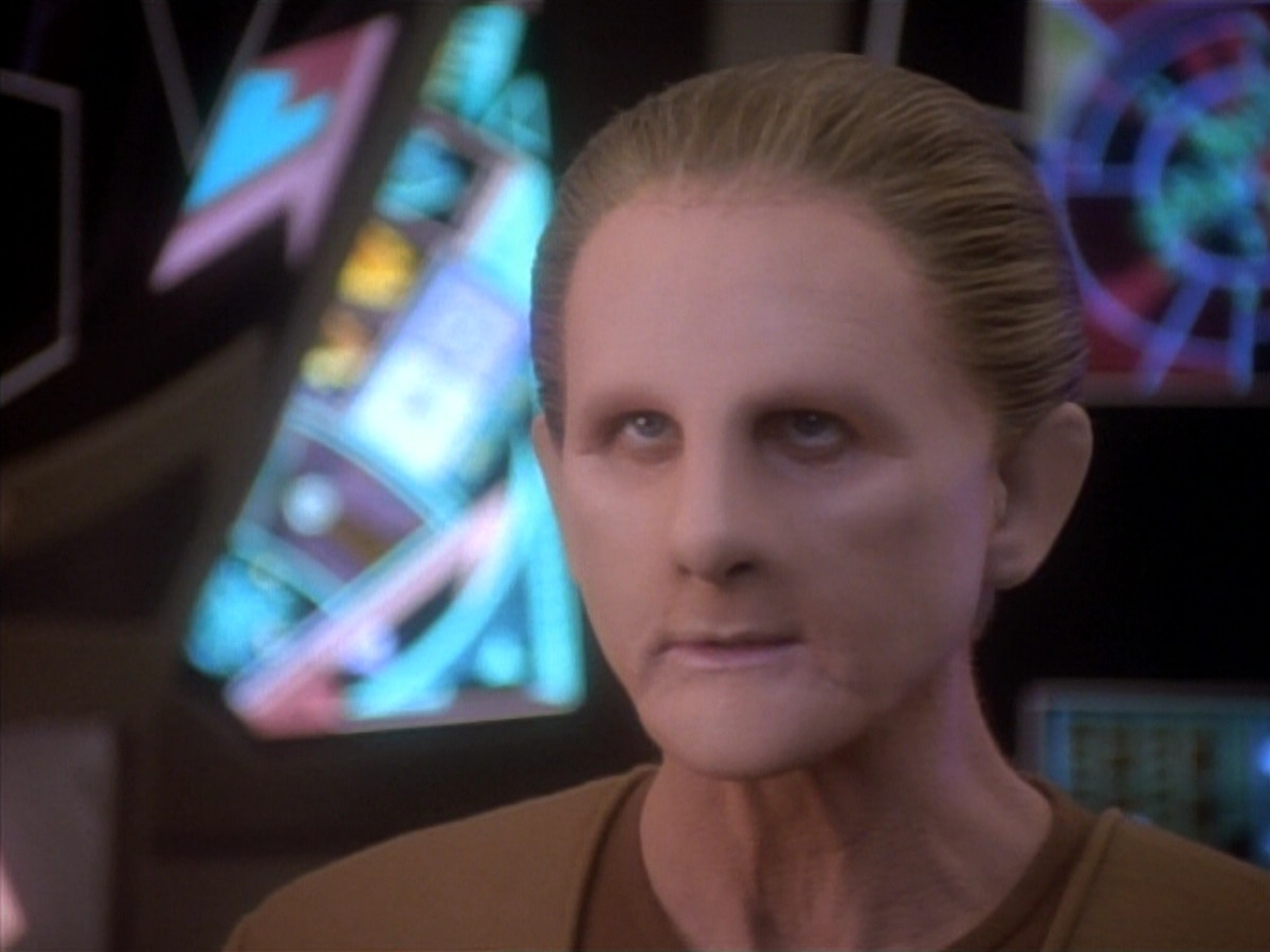 extant_StarTrekDS9_1x18-DramatisPersonae_03050.jpg
