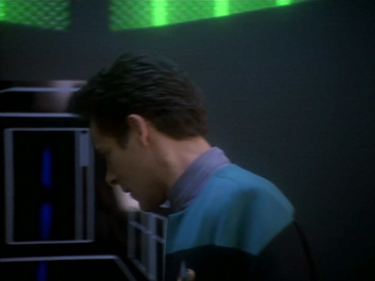 extant_StarTrekDS9_1x18-DramatisPersonae_03053.jpg