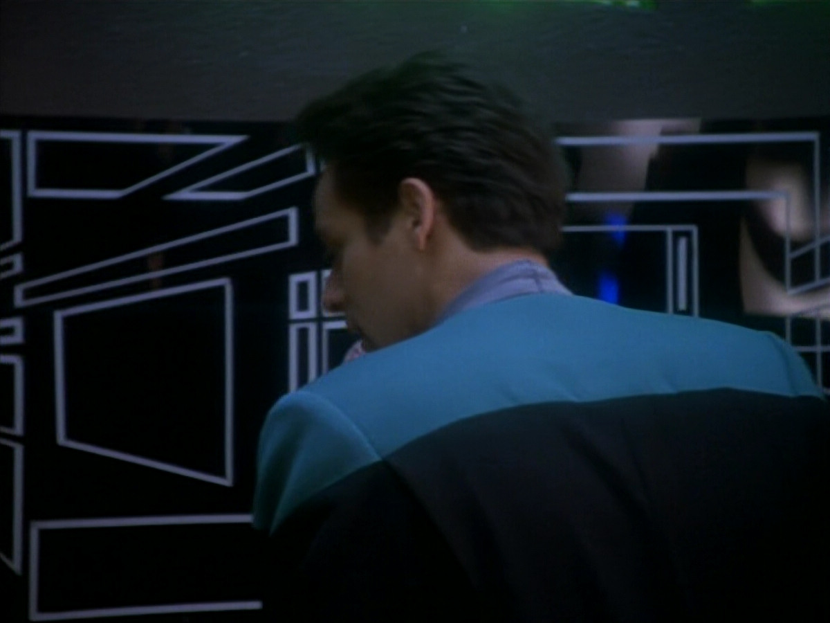 extant_StarTrekDS9_1x18-DramatisPersonae_03056.jpg
