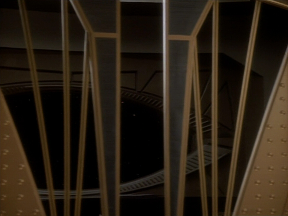 extant_StarTrekDS9_1x18-DramatisPersonae_03060.jpg