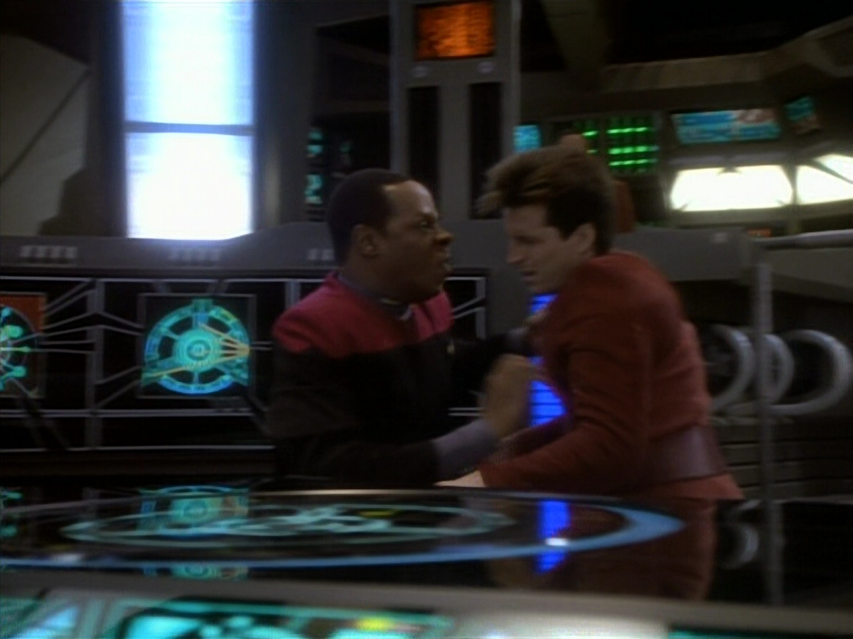 extant_StarTrekDS9_1x18-DramatisPersonae_03113.jpg