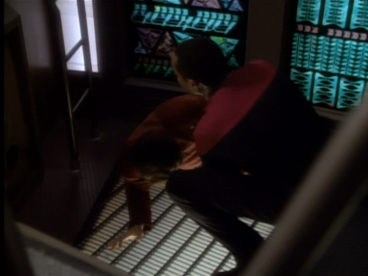 extant_StarTrekDS9_1x18-DramatisPersonae_03128.jpg