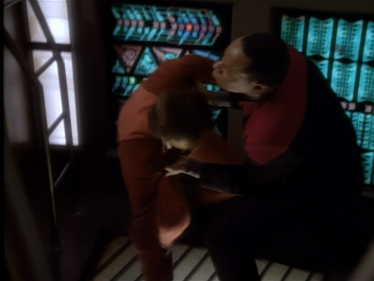 extant_StarTrekDS9_1x18-DramatisPersonae_03129.jpg