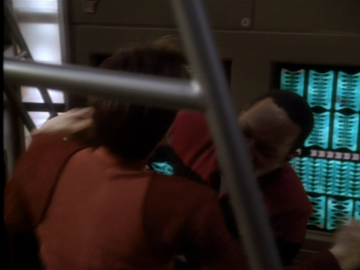 extant_StarTrekDS9_1x18-DramatisPersonae_03131.jpg