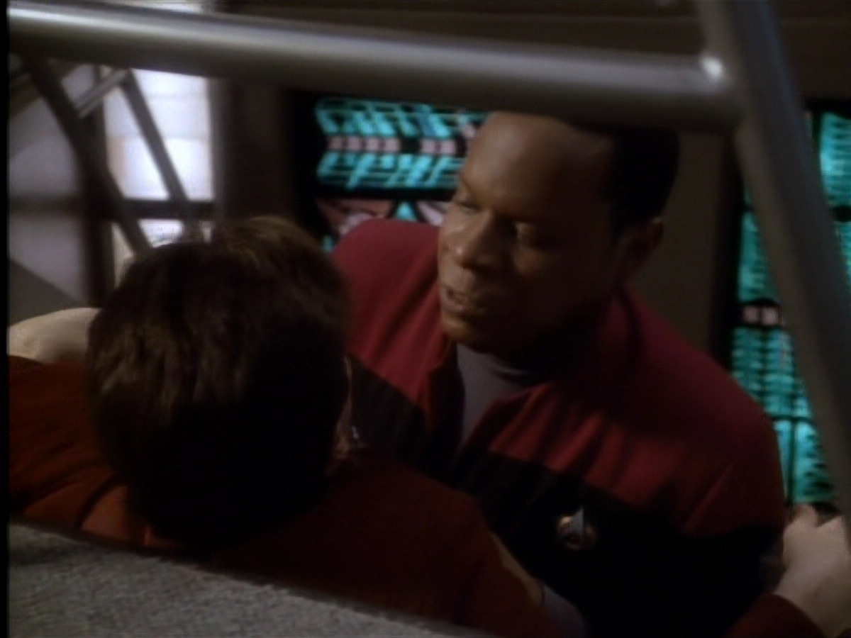 extant_StarTrekDS9_1x18-DramatisPersonae_03132.jpg