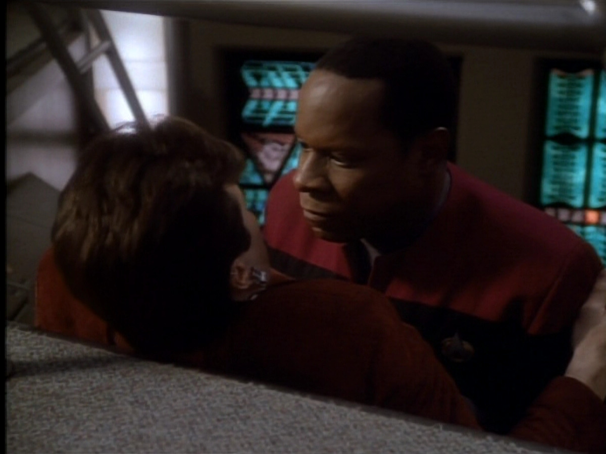 extant_StarTrekDS9_1x18-DramatisPersonae_03137.jpg