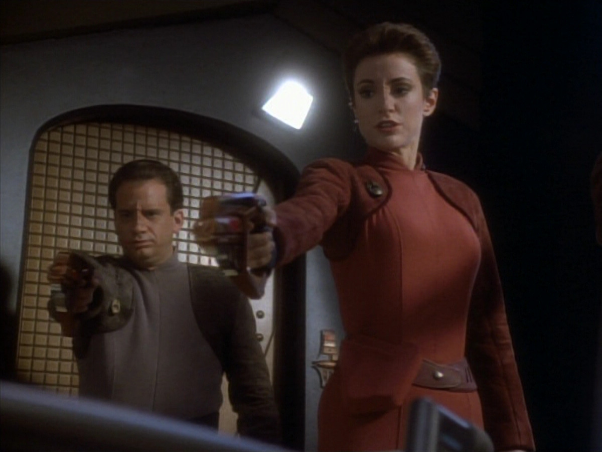 extant_StarTrekDS9_1x18-DramatisPersonae_03156.jpg