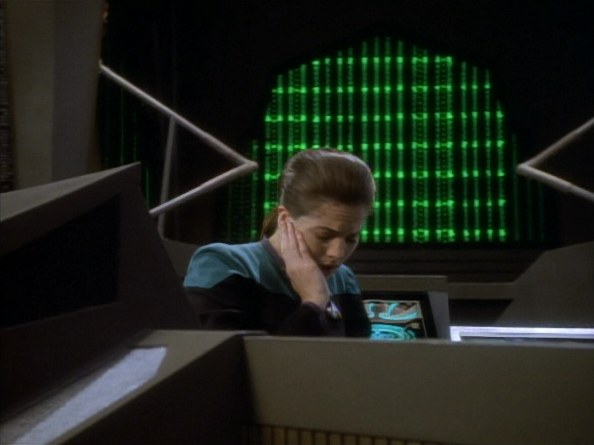 extant_StarTrekDS9_1x18-DramatisPersonae_03181.jpg