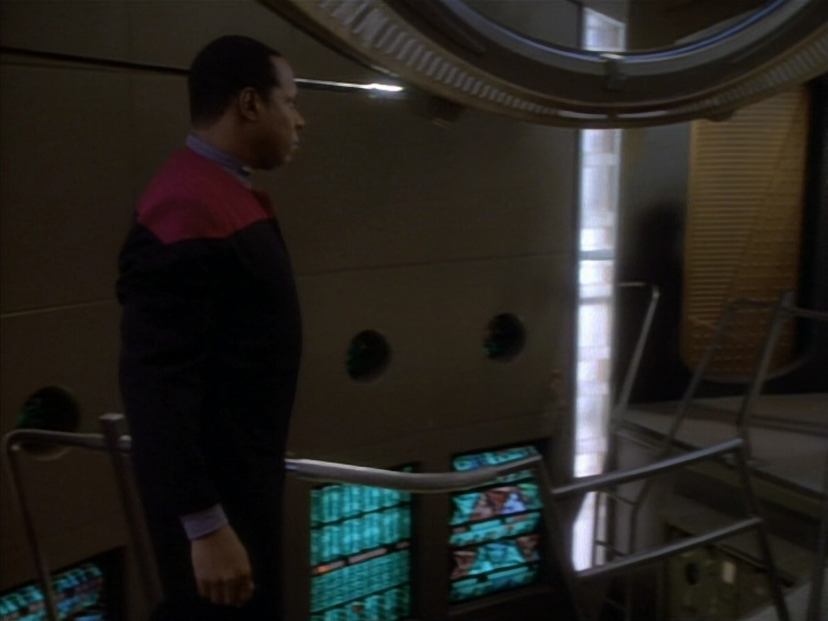 extant_StarTrekDS9_1x18-DramatisPersonae_03186.jpg