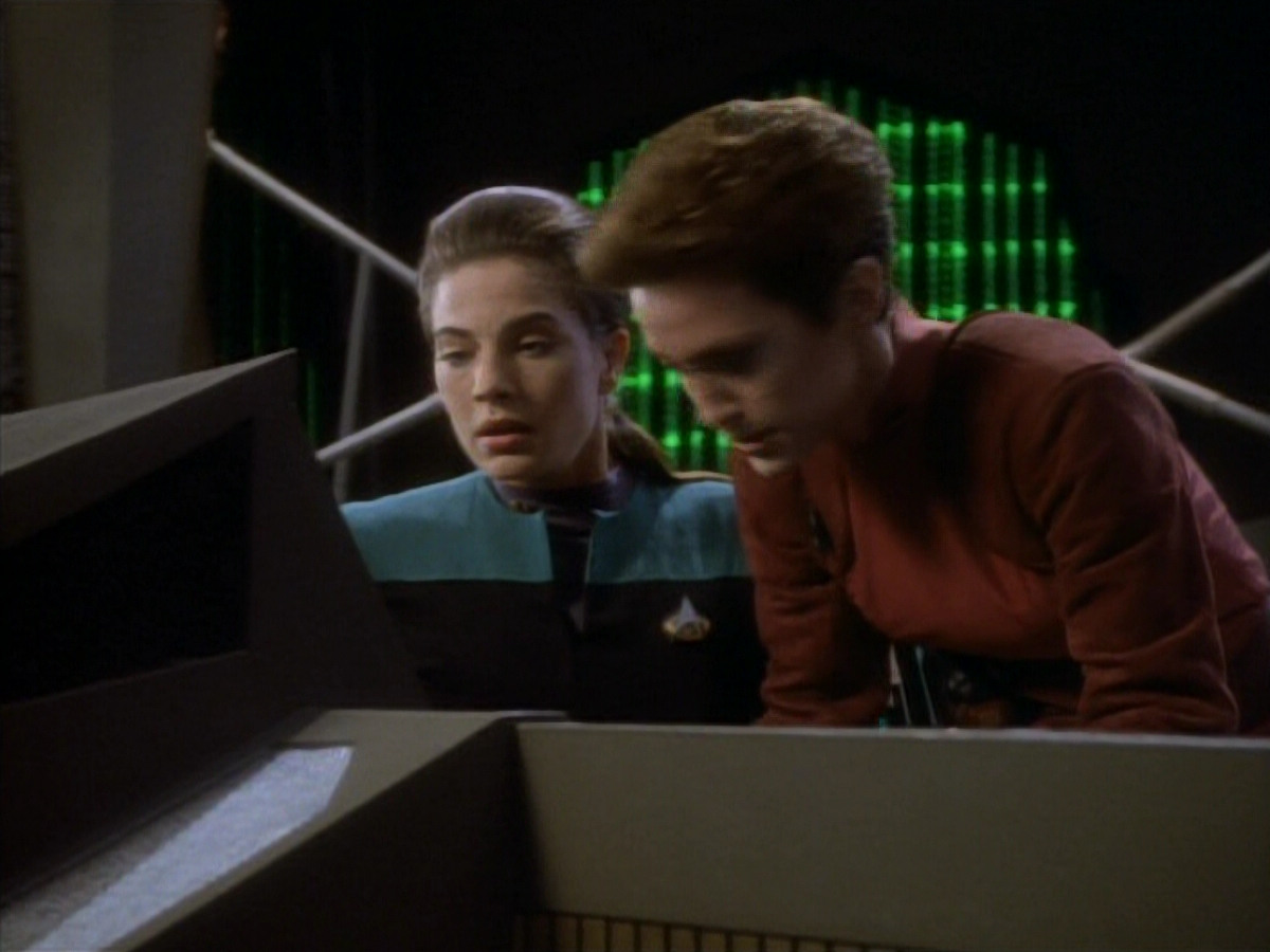 extant_StarTrekDS9_1x18-DramatisPersonae_03210.jpg