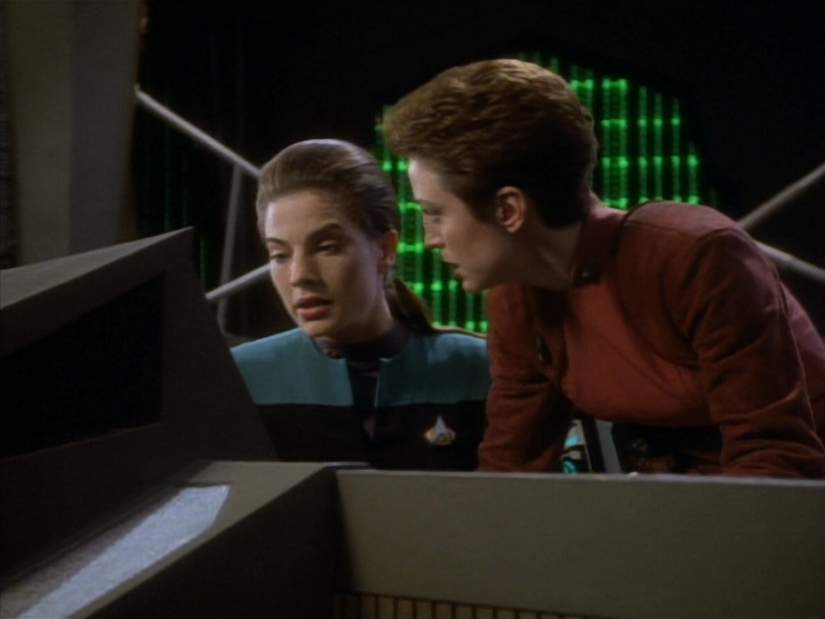 extant_StarTrekDS9_1x18-DramatisPersonae_03211.jpg