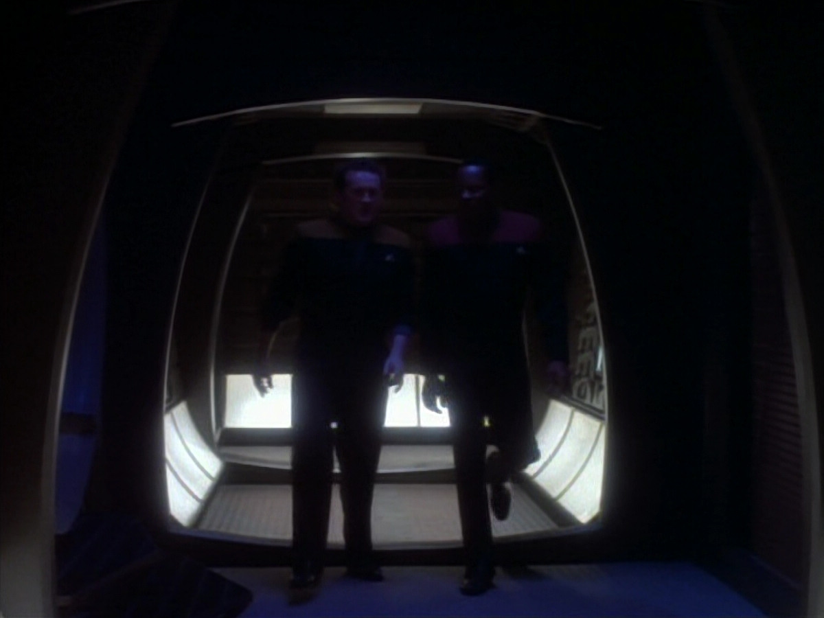 extant_StarTrekDS9_1x18-DramatisPersonae_03218.jpg