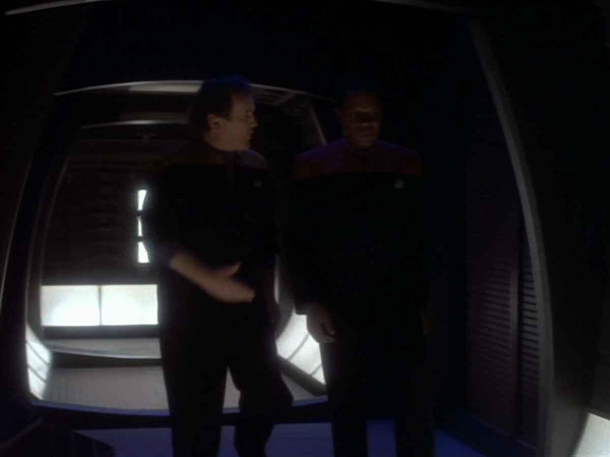 extant_StarTrekDS9_1x18-DramatisPersonae_03220.jpg