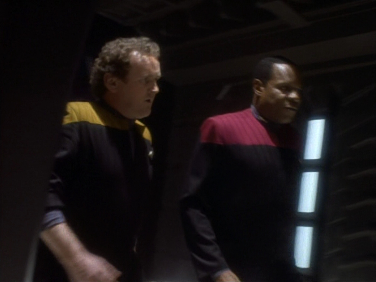 extant_StarTrekDS9_1x18-DramatisPersonae_03222.jpg