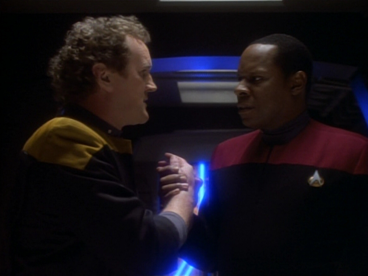 extant_StarTrekDS9_1x18-DramatisPersonae_03234.jpg