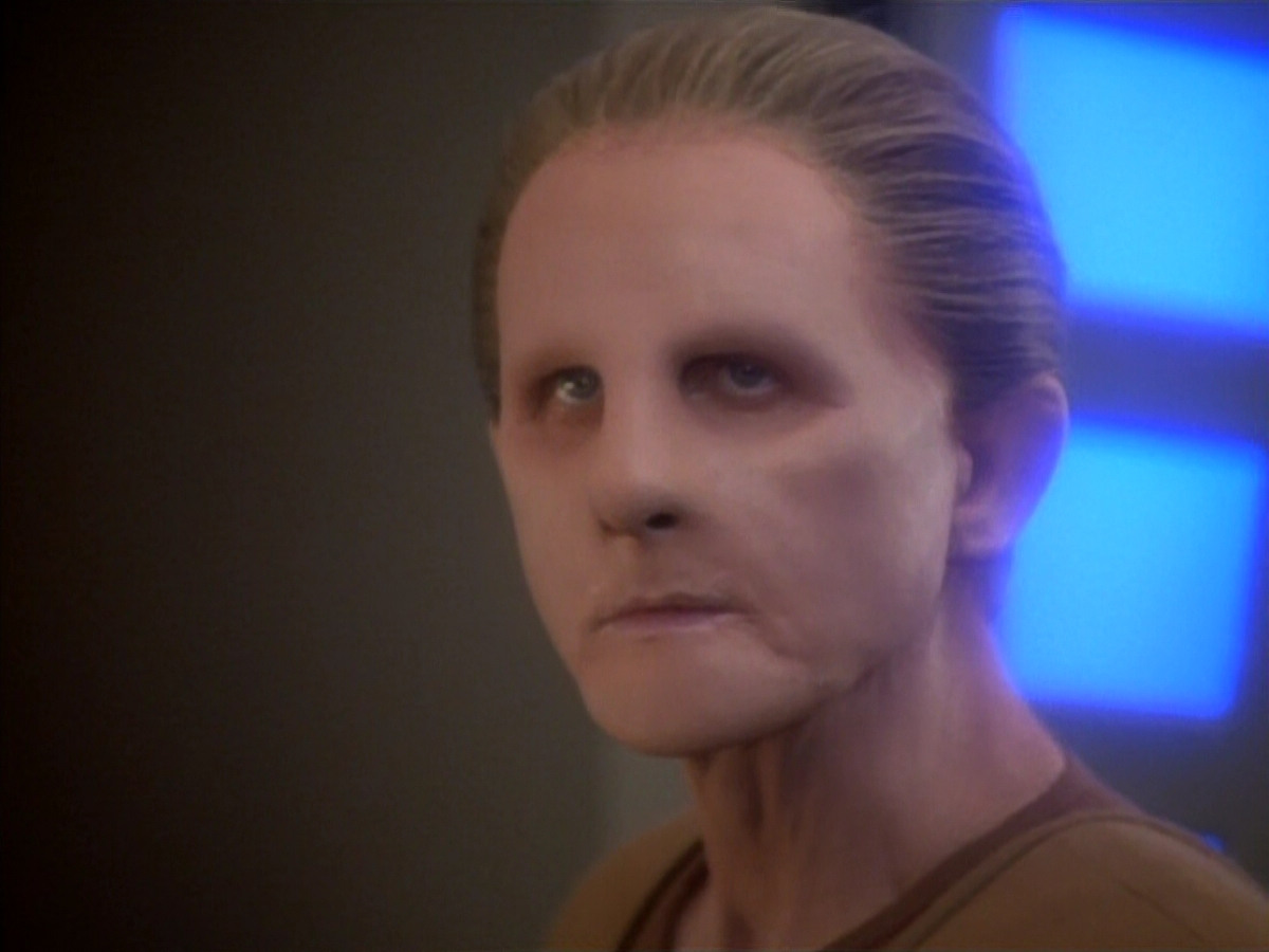 extant_StarTrekDS9_1x18-DramatisPersonae_03242.jpg