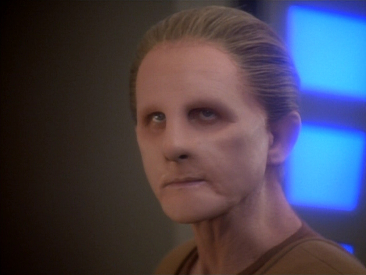 extant_StarTrekDS9_1x18-DramatisPersonae_03244.jpg