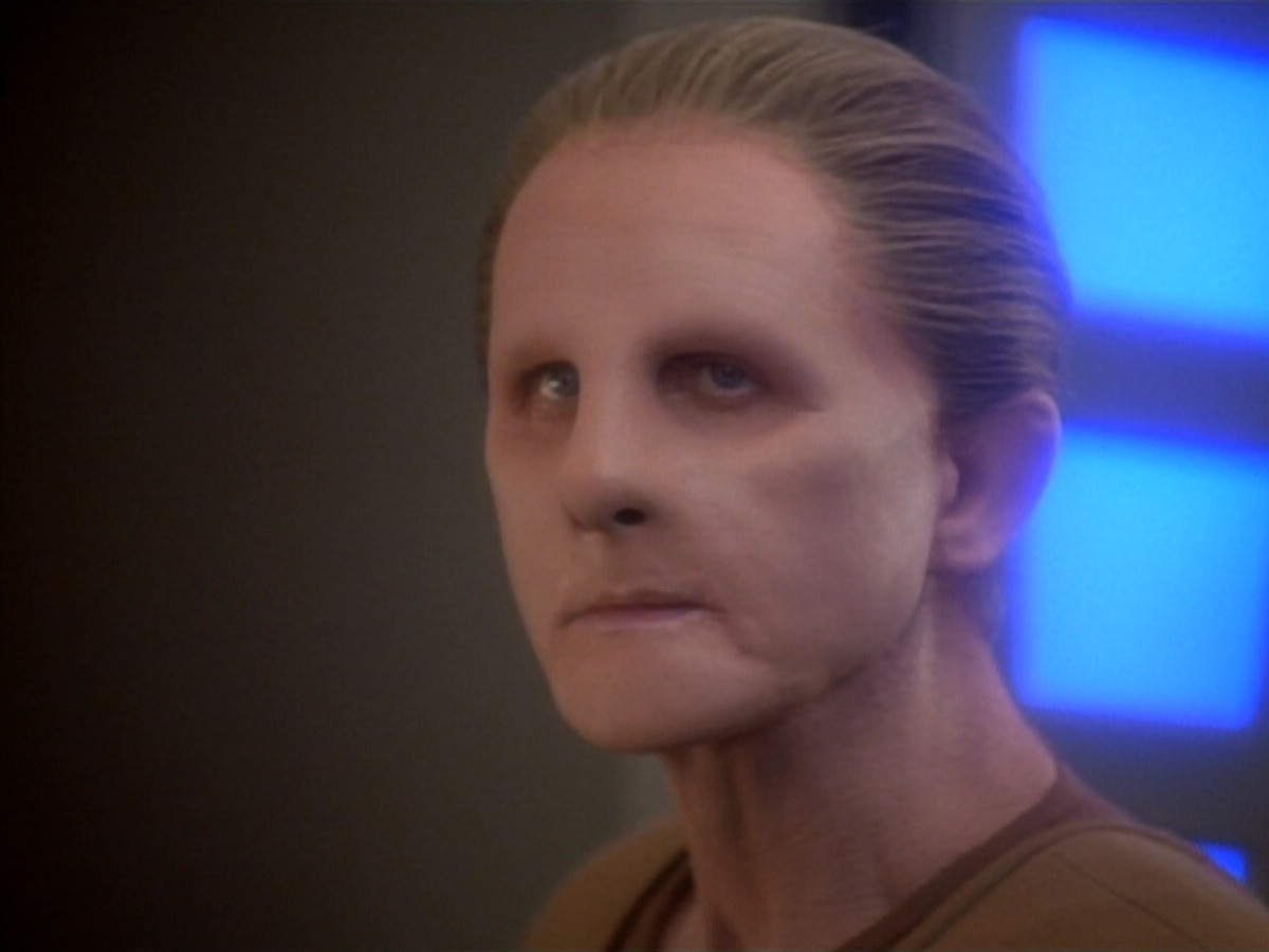 extant_StarTrekDS9_1x18-DramatisPersonae_03254.jpg