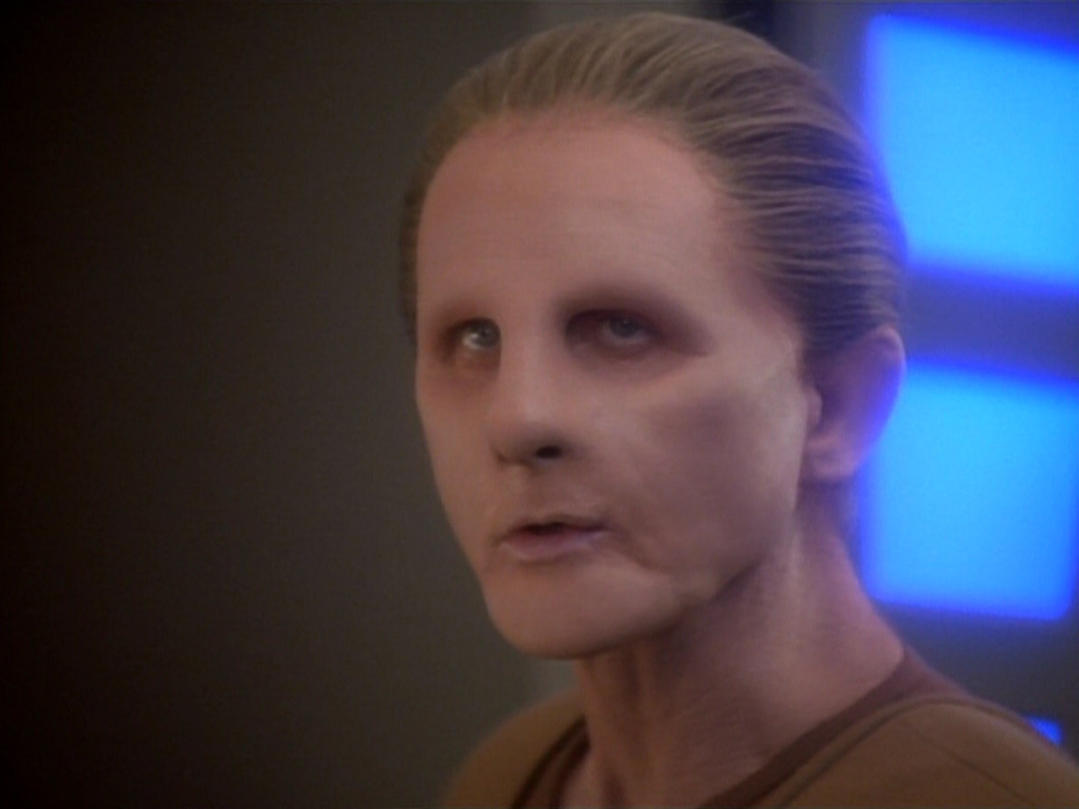 extant_StarTrekDS9_1x18-DramatisPersonae_03255.jpg