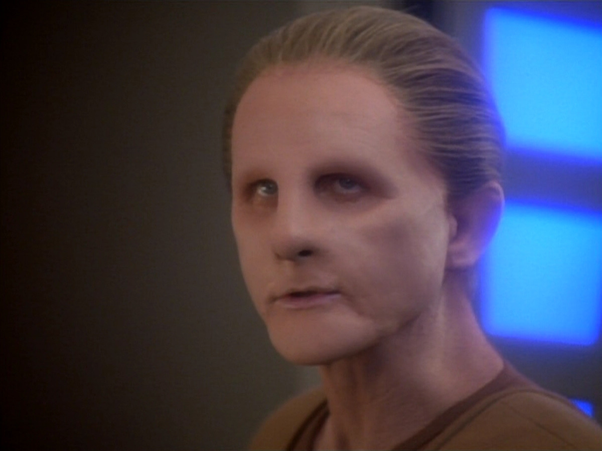 extant_StarTrekDS9_1x18-DramatisPersonae_03256.jpg