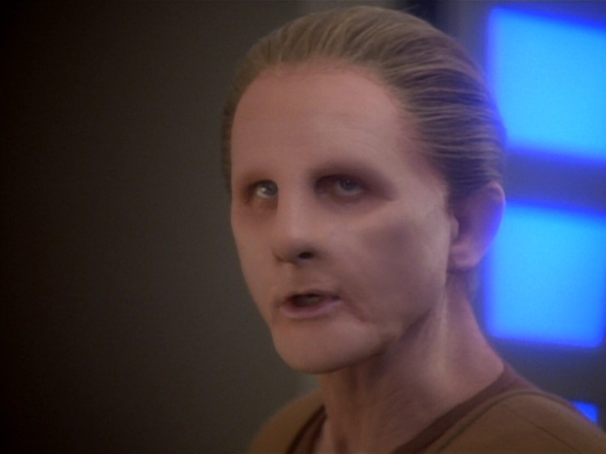 extant_StarTrekDS9_1x18-DramatisPersonae_03257.jpg