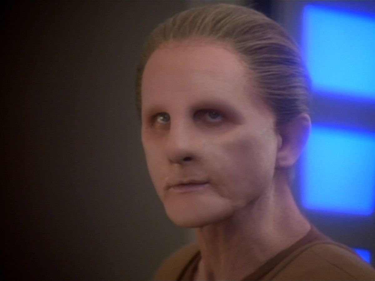 extant_StarTrekDS9_1x18-DramatisPersonae_03258.jpg