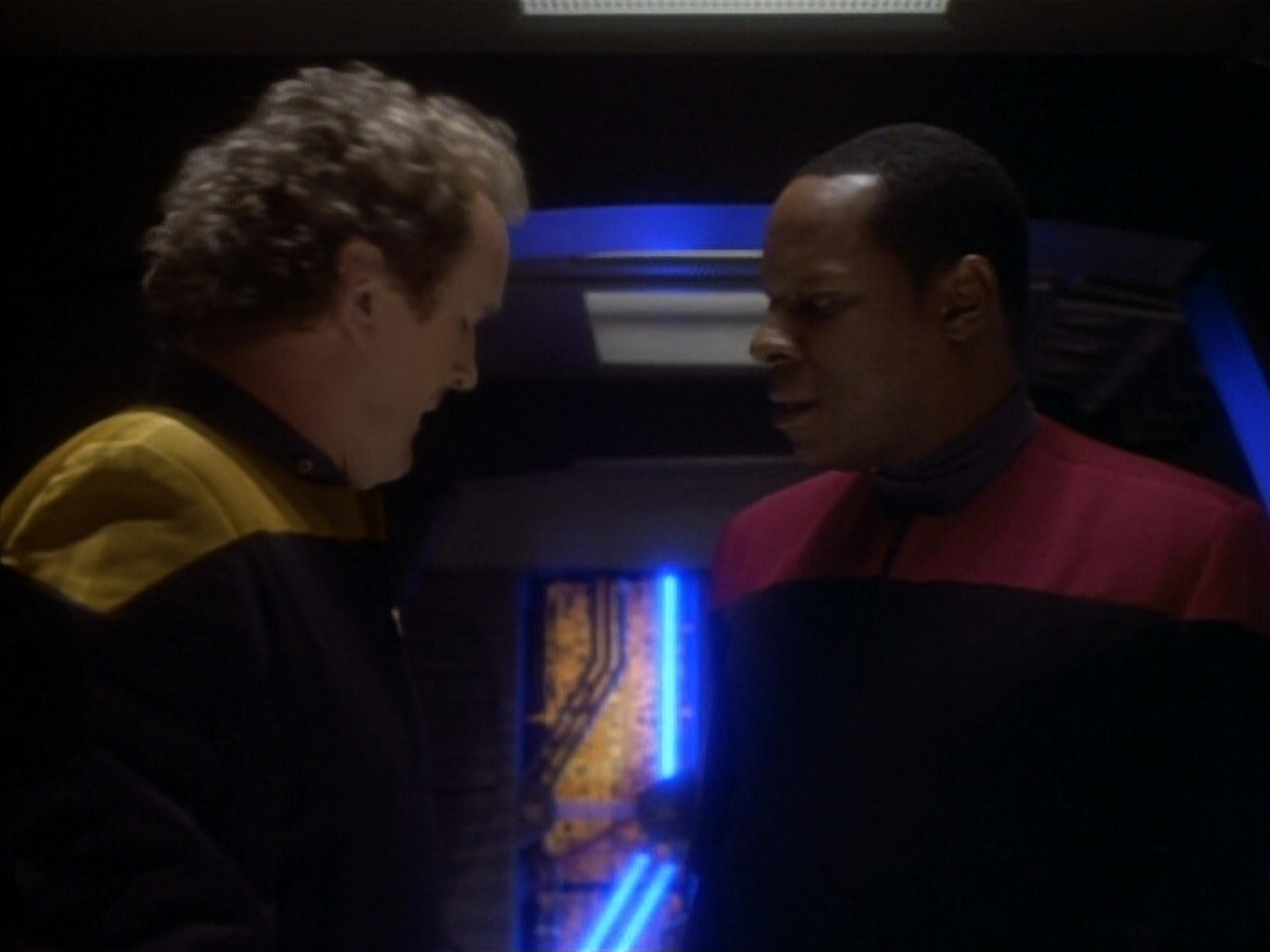 extant_StarTrekDS9_1x18-DramatisPersonae_03271.jpg